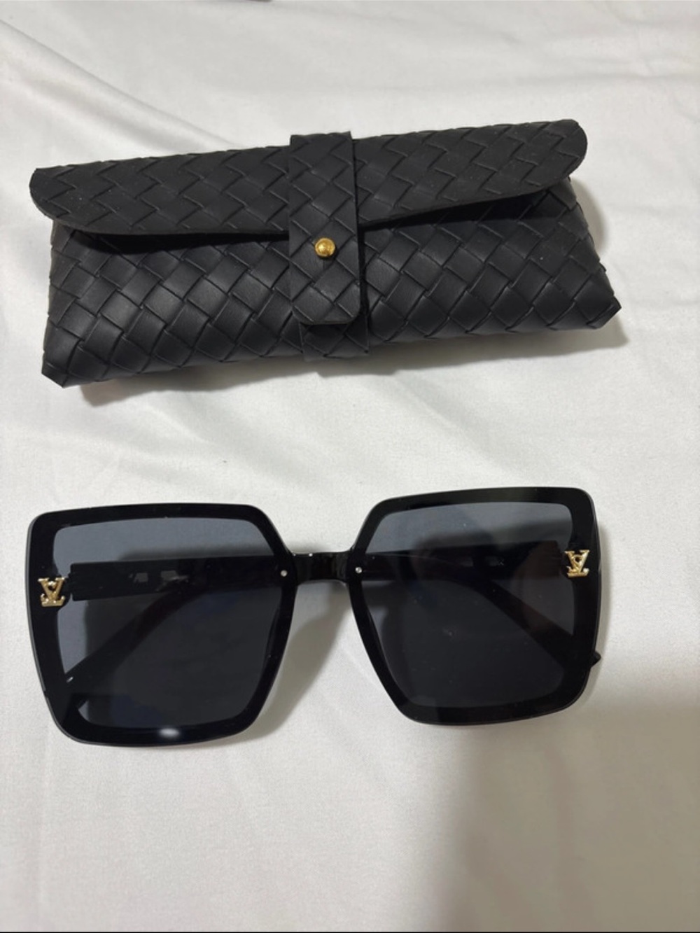 💕Source Unknown Black Oversized Square Sunglasses with Gold Accents💕